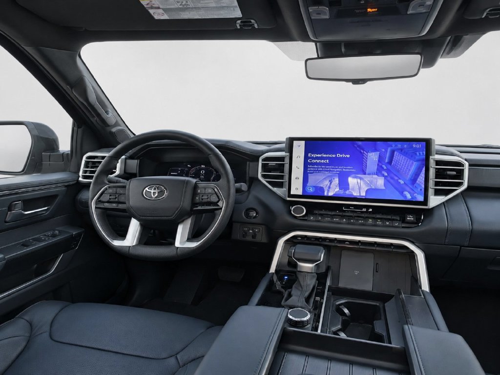 Used 2025 Toyota Sequoia Platinum AWD/4WD image 35
