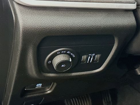 Used 2023 Jeep Grand Cherokee L Limited w/ Black Appearance Package image 17