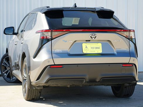 Used 2023 Toyota bZ4X Limited image 5