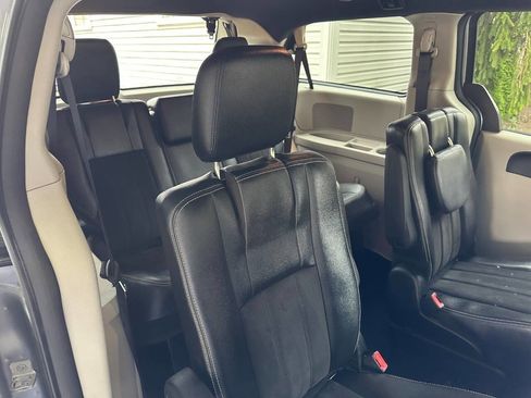 Used 2019 Dodge Grand Caravan SXT image 31