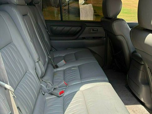 Used 2001 Toyota Land Cruiser w/ Convenience Pkg AWD/4WD image 17