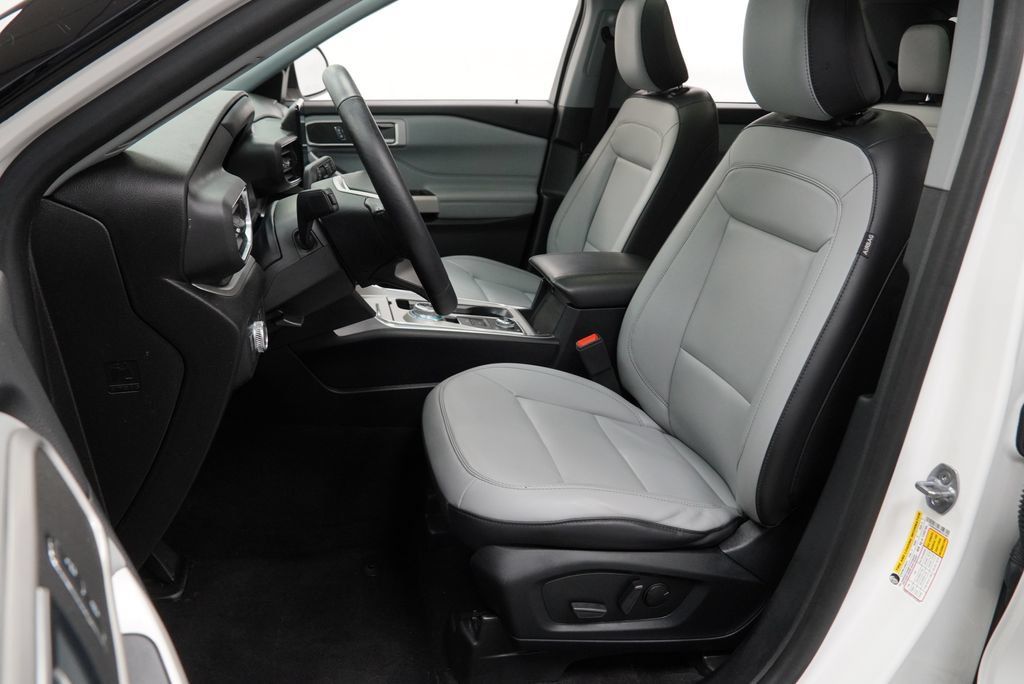 Used 2021 Ford Explorer XLT w/ Equipment Group 202A AWD/4WD image 5