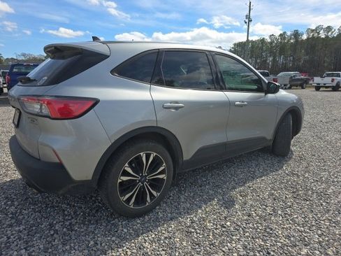 Used 2022 Ford Escape SE w/ SE Sport Appearance Package image 5