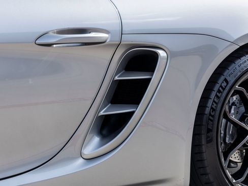 Certified 2024 Porsche 718 Boxster RWD image 17
