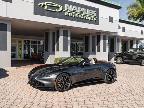Used 2021 Aston Martin V8 Vantage Roadster image 42