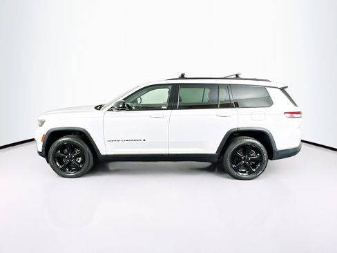 Used 2023 Jeep Grand Cherokee L Laredo image 4