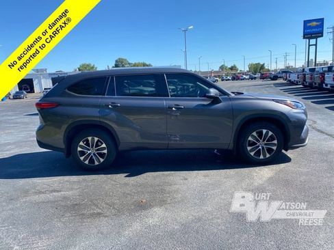 Used 2021 Toyota Highlander XLE AWD/4WD image 10