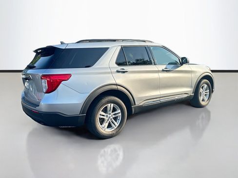 Used 2023 Ford Explorer XLT AWD/4WD image 7