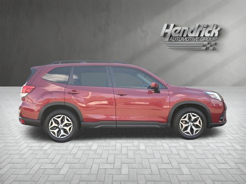 Used 2022 Subaru Forester Premium image 10
