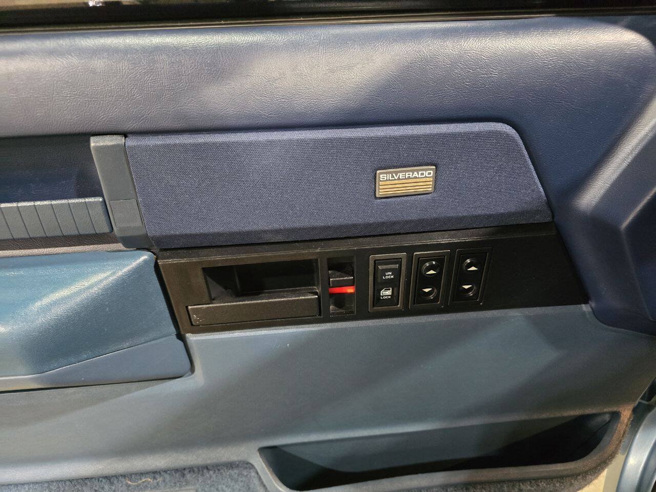 Used 1989 Chevrolet Silverado 1500 2WD Regular Cab image 38