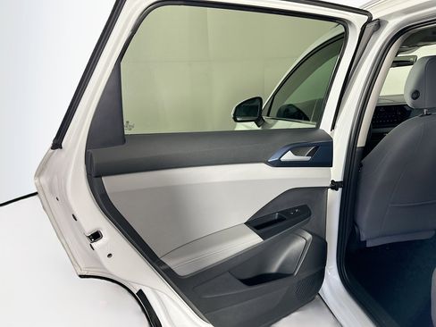 Used 2024 Volkswagen Taos SE image 26