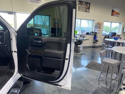 Used 2022 Chevrolet Silverado 1500 LT AWD/4WD image 20