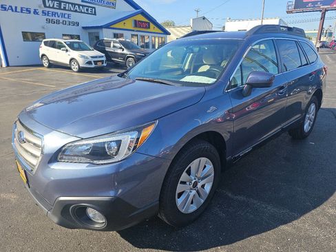 Used 2017 Subaru Outback 2.5i Premium image 2