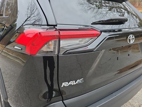 Used 2024 Toyota RAV4 XLE image 33