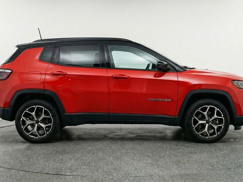 Used 2025 Jeep Compass Limited image 11