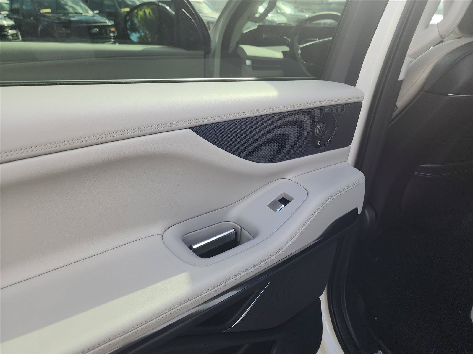New 2026 Lincoln Navigator Premiere AWD/4WD image 16