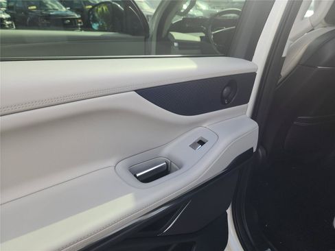 New 2026 Lincoln Navigator Premiere AWD/4WD image 16
