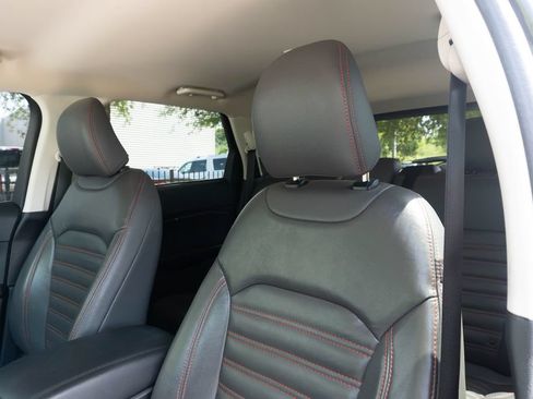 Used 2021 Ford Edge SE AWD/4WD image 14