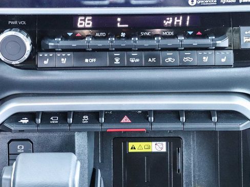 Used 2024 Toyota Tundra Platinum image 18