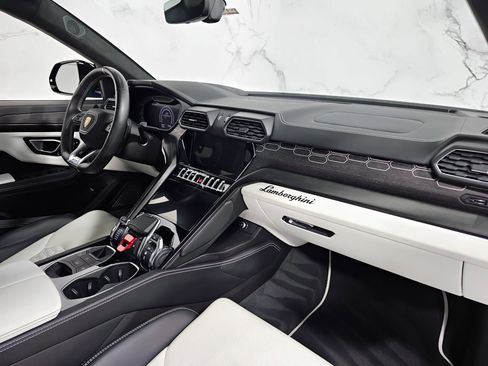 Used 2021 Lamborghini Urus image 15