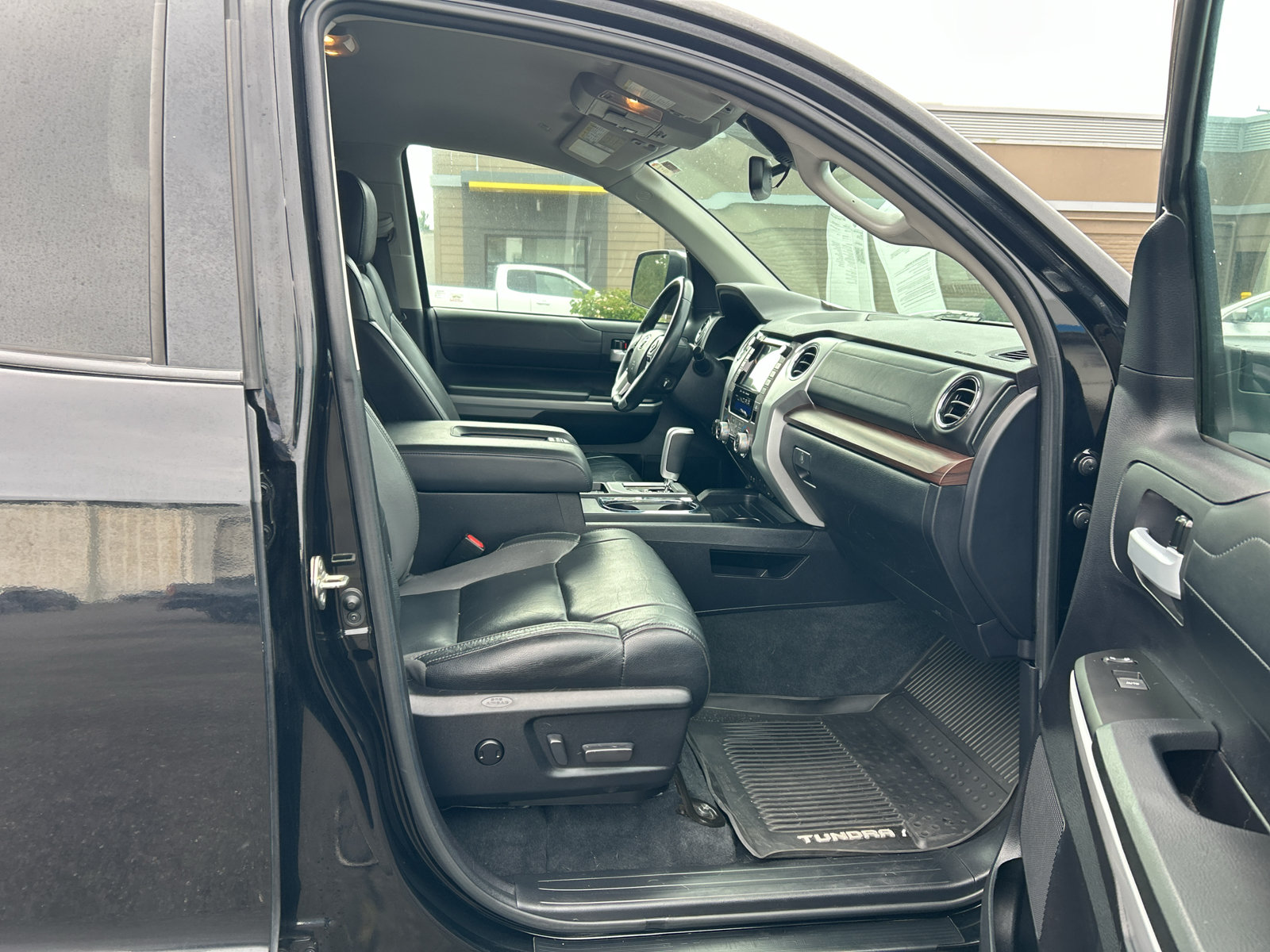 Used 2020 Toyota Tundra Limited w/ Limited Premium Package AWD/4WD image 20
