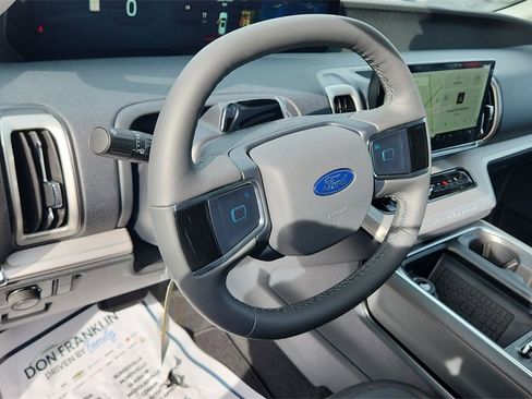 New 2025 Ford Expedition Active image 18