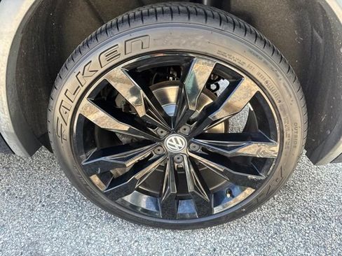 Used 2020 Volkswagen Tiguan SE R-Line AWD/4WD image 12