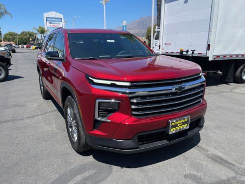 New 2025 Chevrolet Traverse LT w/ LPO, Floor Liner Package image 2