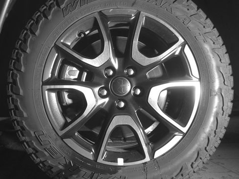 Used 2025 Jeep Compass Trailhawk image 12