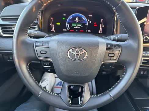 Used 2025 Toyota Camry SE image 13