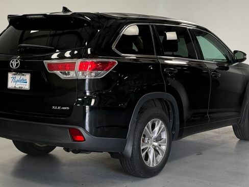 Used 2014 Toyota Highlander XLE AWD/4WD image 3