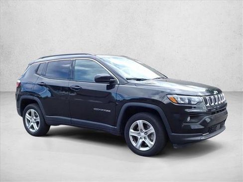 Used 2023 Jeep Compass Latitude AWD/4WD image 15