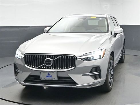 Used 2023 Volvo XC60 B5 Plus w/ Climate Package image 3