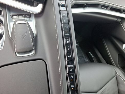 Used 2022 Chevrolet Corvette Stingray Premium Conv w/ Z51 Performance Package image 14