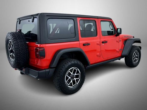 Used 2025 Jeep Wrangler Unlimited Rubicon AWD/4WD image 5