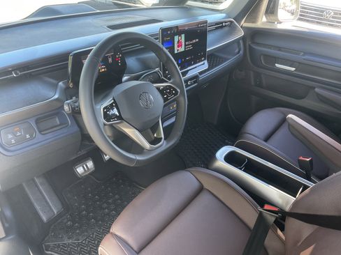 Certified 2025 Volkswagen ID. Buzz Pro S image 16
