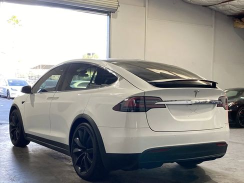 Used 2018 Tesla Model X 75D image 2