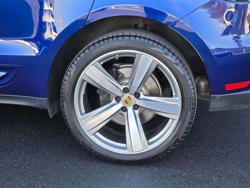 Used 2025 Porsche Macan AWD/4WD image 11