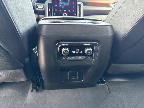 Used 2025 GMC Yukon Denali image 17