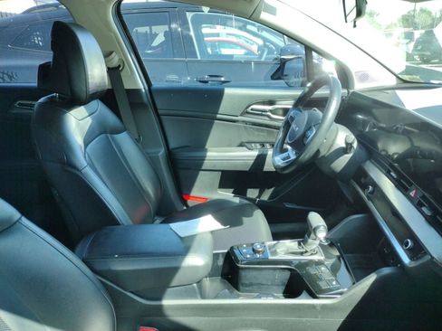 Used 2023 Kia Sportage EX image 4