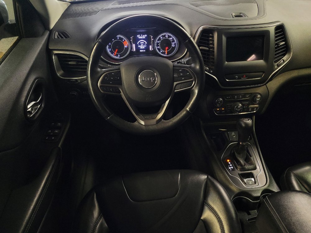 Used 2019 Jeep Cherokee Latitude Plus w/ Comfort/Convenience Group FWD image 22