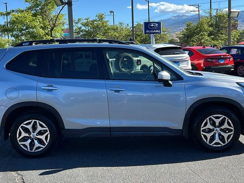 Used 2022 Subaru Forester Premium w/ Popular Package #1 AWD/4WD image 4