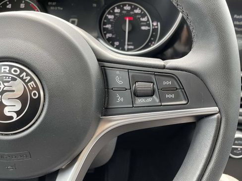 Used 2017 Alfa Romeo Giulia AWD image 36