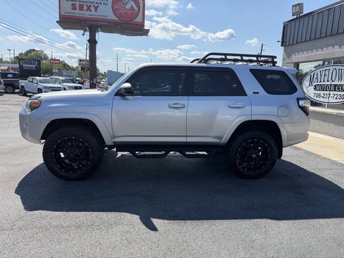 Used 2018 Toyota 4Runner SR5 RWD image 5