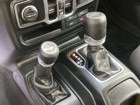 Used 2022 Jeep Gladiator Sport image 19