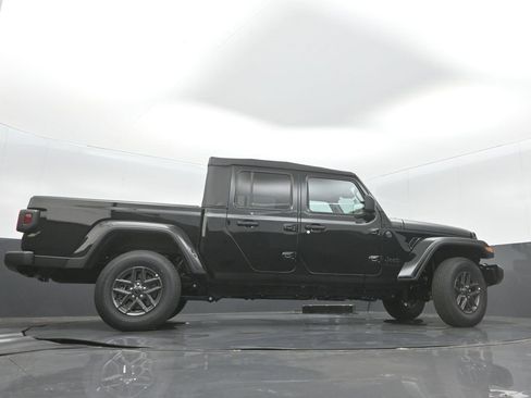 New 2025 Jeep Gladiator Sport image 32