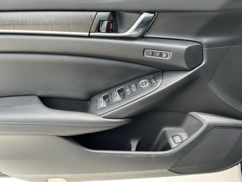 Used 2021 Honda Accord Touring image 14
