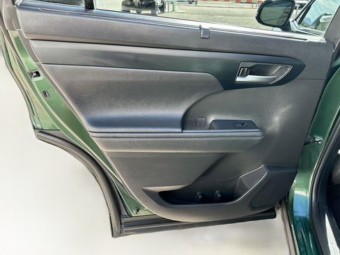 Used 2024 Toyota Highlander XLE image 26