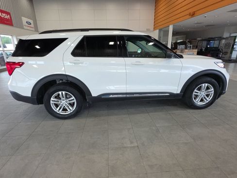 Used 2023 Ford Explorer XLT w/ Equipment Group 202A AWD/4WD image 6