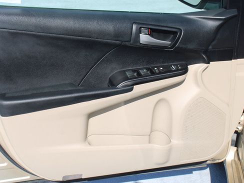 Used 2012 Toyota Camry LE FWD image 10